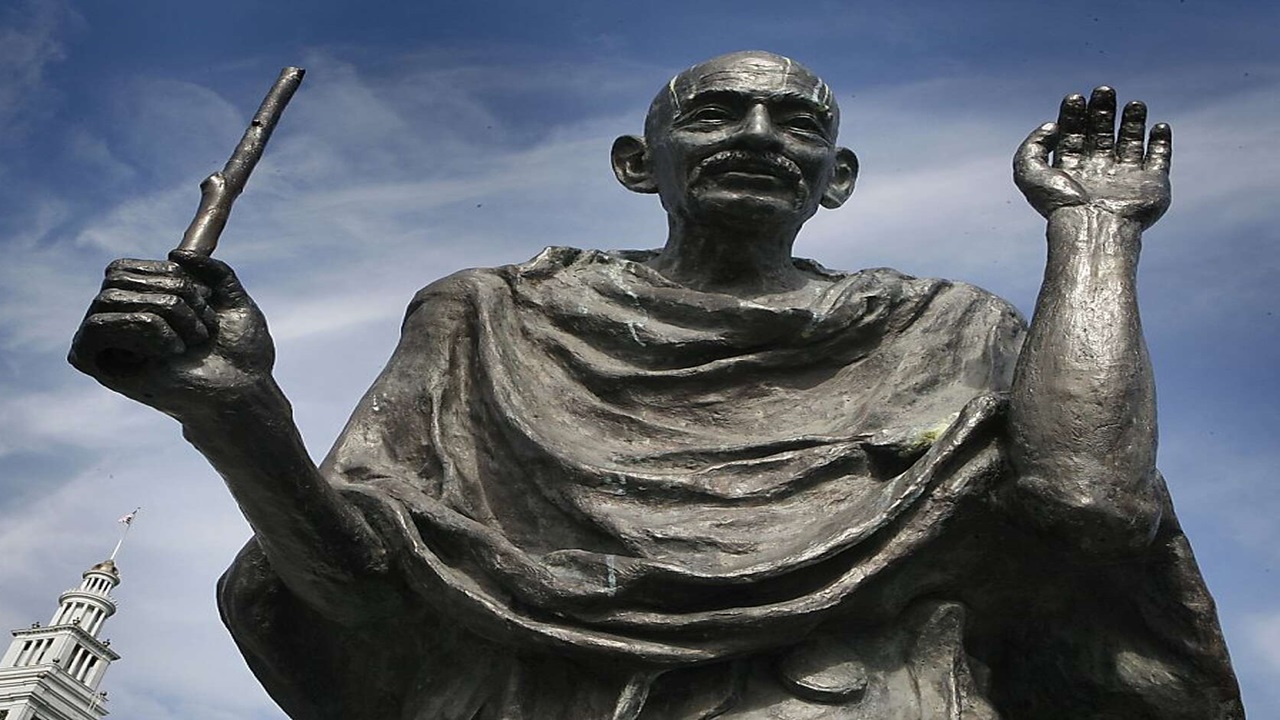 The Impact of Realistic Gandhi Wholesale Statues in Historical Exhibitions